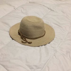 H&M tan sun hat